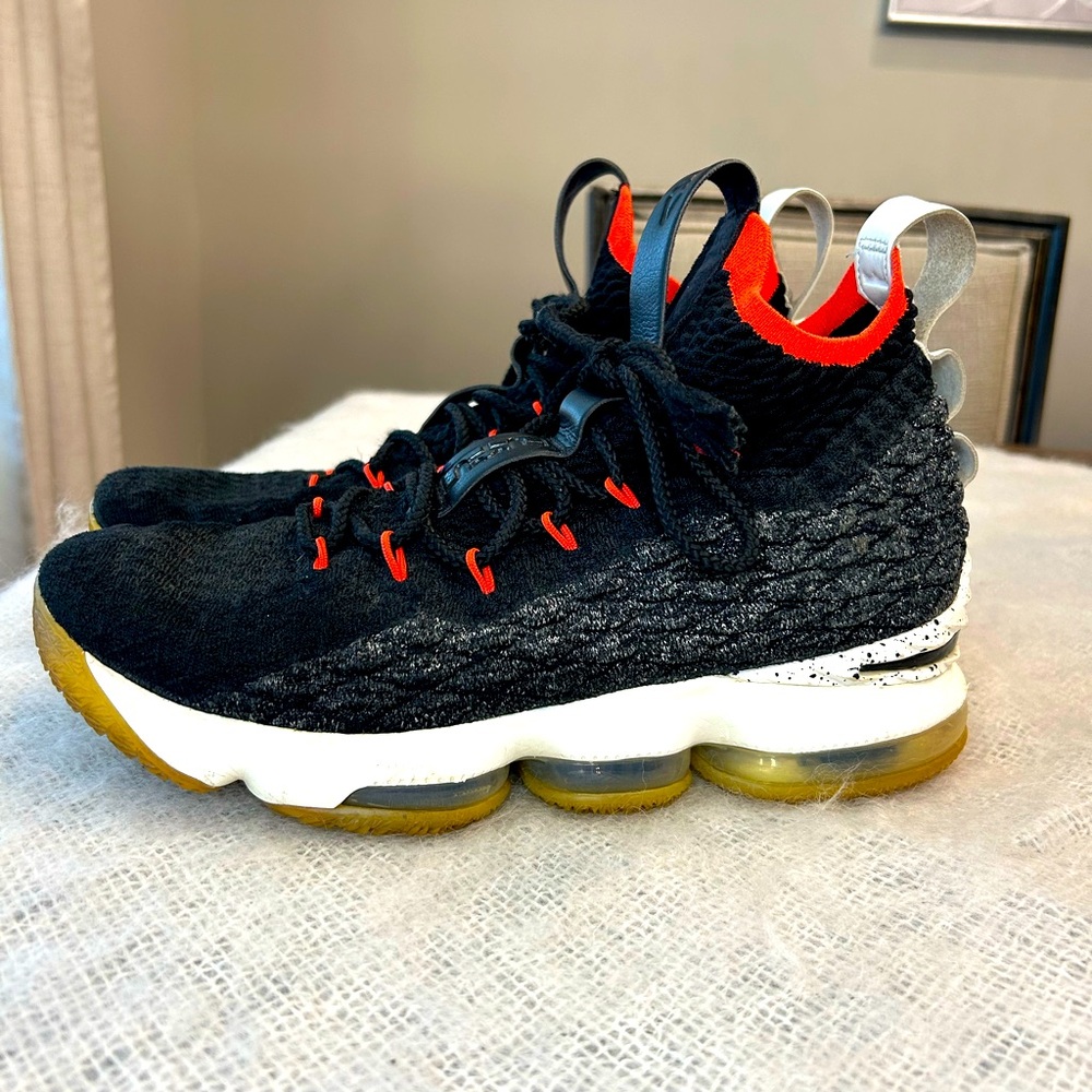 Nike LeBron 15 Black Bright Crimson knit, size 9